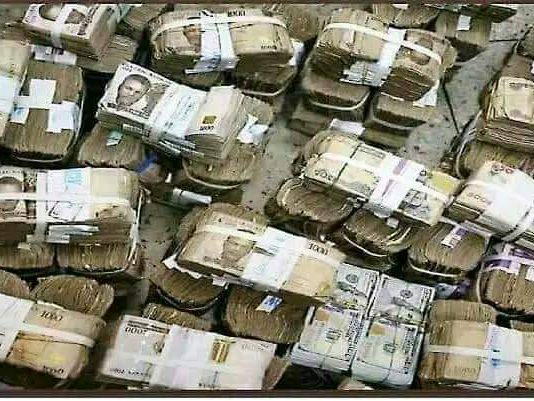 BREAKING NEWS: Eight Containers Conveying Old Naira Notes Arrested In Lagos